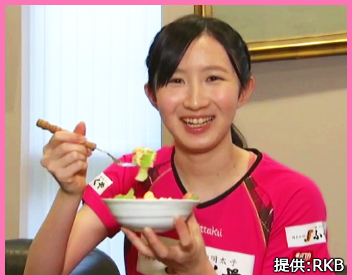 サラダケーキにかけたのは、「味の明太子味」のマヨネーズ早田選手特別パッケージの「ひなマヨ」♪美味しいピリ辛味が食欲をそそります！