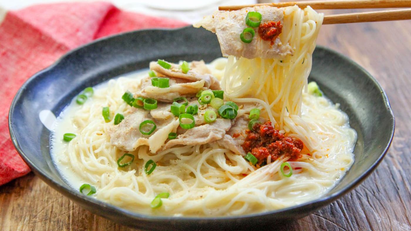 そうめんで豚骨ラーメン風